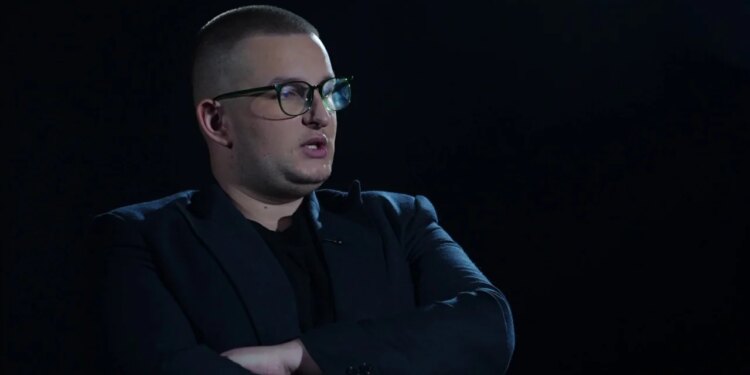 “Bashkëpunëtorët e ‘mbesës së Kryeministrit’/ Ermes Hoxhalli zbulon mashtrimet me bursat falas për në SHBA në një intervistë ekskluzive”