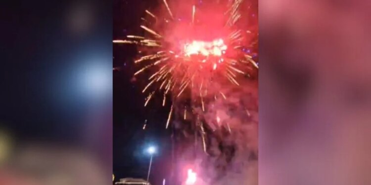 Belinda Balluku kthehet në detyrë/ Fishekzjarre ndezin simpatizantët në Fier dhe Lushnjë