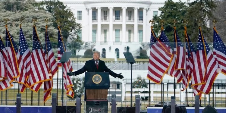 Beteja gjyqësore e Trump-it me BBC-në, ekspertët: Avokatët e presidentit duhet të kalojnë “një mal” për të siguruar 10 miliardë dollarët e kërkuar.