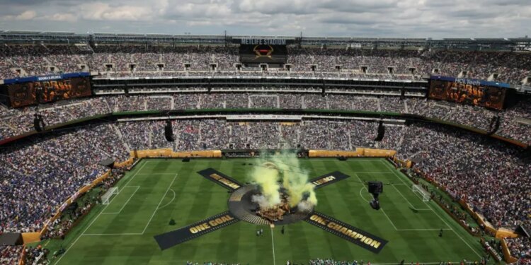 Biletat më të shtrenjta ndonjëherë, tifozët britanikë reagojnë me zemërim ndaj FIFA-s për kostot e Botërorit 2026.