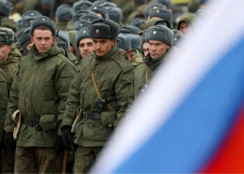 Dekreti i Putinit kërkon që të huajt në Rusi të lidhen me ushtrinë përmes një kontrate.