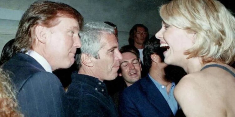 Demokratët shpërndajnë imazhe të reja nga dosjet personale të Epstein, Trump reagón: Nuk është ndonjë gjë e madhe, ai kishte fotografi me të gjithë.