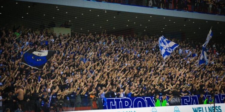 Derbi më i madh i futbollit shqiptar braktiset nga tifozët, bardheblutë fokusohen në mbijetesë… ja sa bileta janë shitur!
