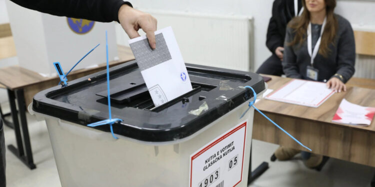 Deri në orën 15:00, 28.65% e qytetarëve kishin votuar.