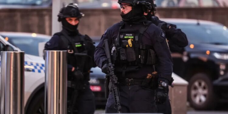 Detajet e sulmit terrorist në Australi: Babë e bir autorët e masakrës, flamuri i ISIS u gjet në vendin e ngjarjes