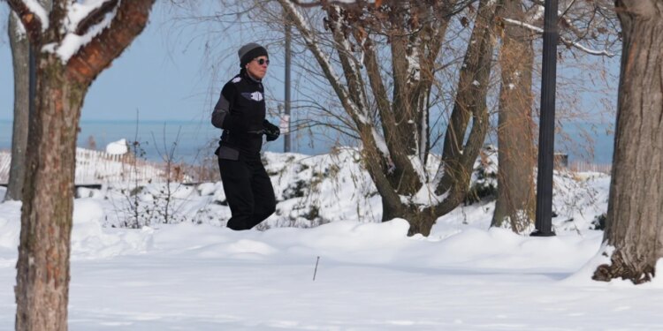 Dimri i acartë preku SHBA-në, duke shkaktuar probleme të mëdha në rrugë dhe aeroporte.