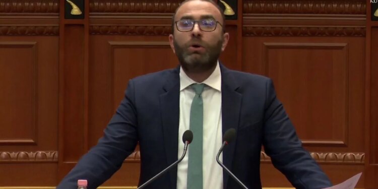 “Doni që opozita të largohet nga Kuvendi”, Bardhi në “Etika”: Të postponohet mbledhja e Këshillit të Imuniteteve për Ballukun