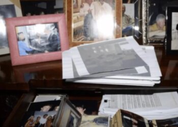 Dosja 'Epstein': 16 imazhe të zhdukura nga faqja e Departamentit amerikan të Drejtësisë, përfshirë një foto të Trumpit. Demokratët kërkojnë më shumë transparencë.