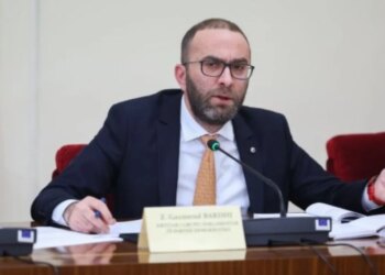 Dosja e SPAK për Ballukun: Bardhi reagon në Kuvend, thotë se SPAK ka sjellë prova për deputetët, jo t’i fshehni në kasafortë.