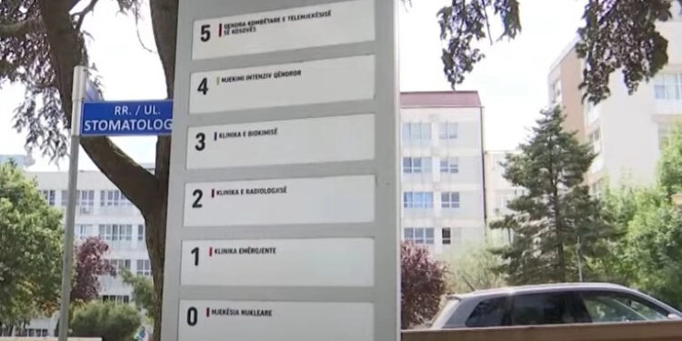 Drejtorët e klinikave të QKUK-së shprehin shqetësim për kushte të vështira pune.