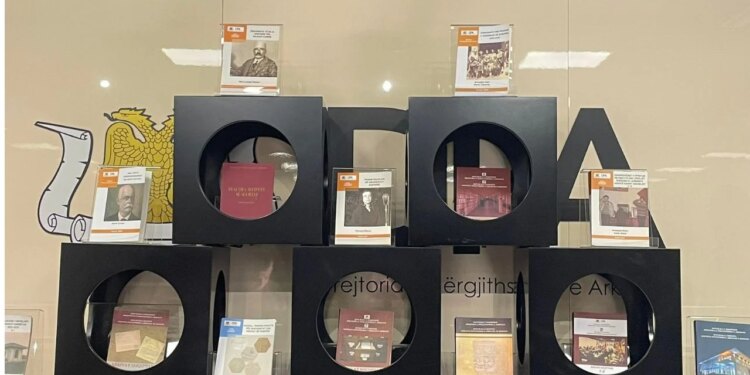 Drejtoria e Arkivave publikon tri studime të reja, mes të cilave një monografi për gazetarin Nikollë Bej Ivanaji dhe një udhërrëfyes për dokumentet e arkivit në italisht.