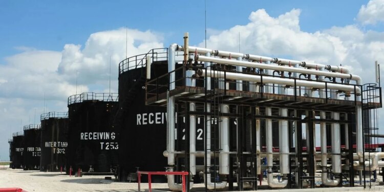 Drejtoria e Përgjithshme e Doganave ndalon "Bankers Petrol", pezullohet prodhimi i naftës.