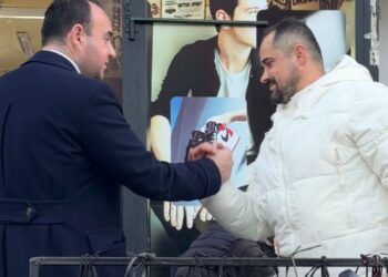 Dy ditë para protestës, Balliu angazhohet në terren dhe bën takime me qytetarët.