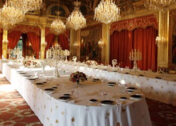 E çuditshme: Punonjësi i Pallatit Élysée kapet teksa shiste enët e kuzhinës online dhe përfundon në arrest.