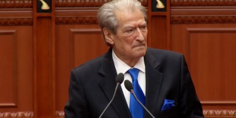 "Edi Rama e quajti PS-në një bordello", Berisha në Kuvend: Për të parë bordellon reale, drejtohuni te...