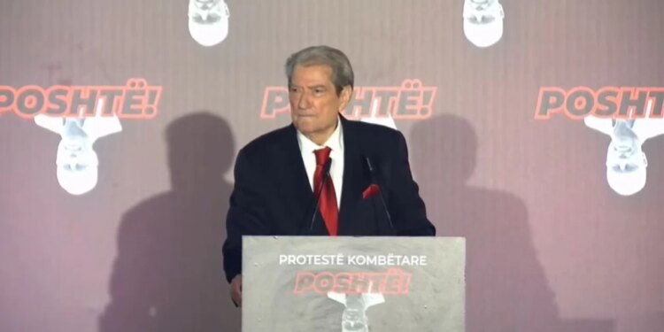 “Edi Rama, sot nuk do të njihet më si kryeministër,” Berisha në protestë para Kryeministrisë: Jemi të mbledhur në një moment të rëndësishëm.