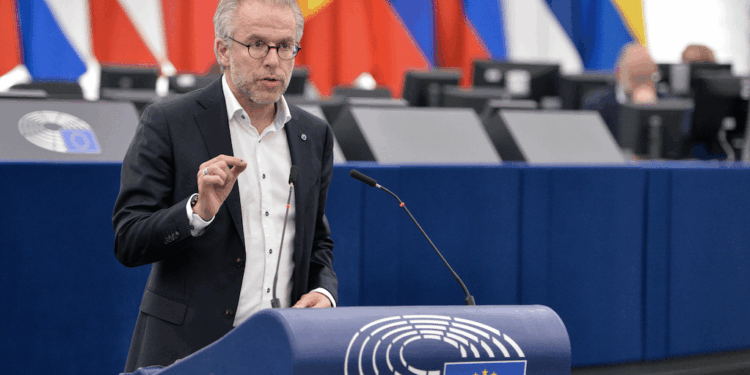 Eurodeputeti Reuten: Pas përfundimit të masave, të vazhdohet me aplikimin e Kosovës për anëtarësim