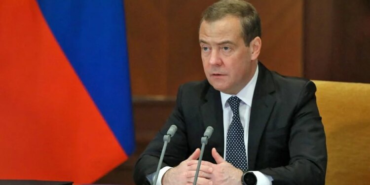 “Evropa e çmendur mundohet të grabisë asetet ruse,” thotë ish-presidenti rus: Veprimi që legjitimon luftën.