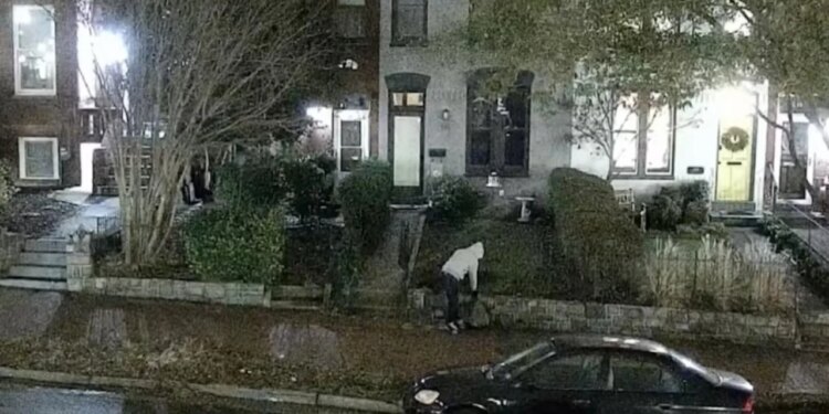 FBI arreston autorin e bombës pranë selive të Komitetit Kombëtar Republikan, një natë para trazirave të 6 janarit, pas nearly 5 vitesh hetimesh.