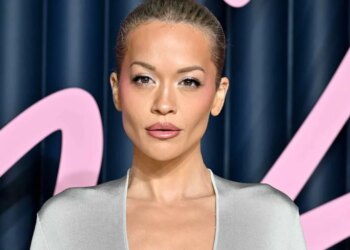 FOTOT/ Rita Ora shkëlqen më shumë se kurrë në ‘Fashion Awards 2025’, duke u bërë temë kryesore diskutimi