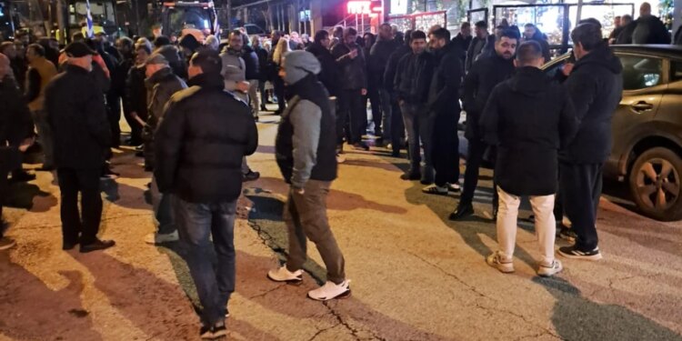 Fermerët grekë kërkojnë mbështetje financiare nga qeveria, greva vazhdon dhe pika kufitare e Kakavijës mbetet e bllokuar.