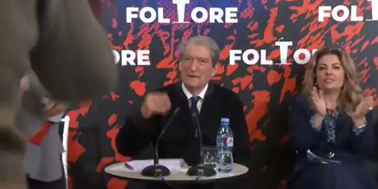 "Florjana, Pse Nuk Më Dëgjon?" / Incident në Foltoren e Berishës, Anëtari Akuzon Kryetareshën e Njësisë 9: Më Ke Ofenduar dhe Kërcënuar...