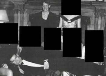 Fotografi të reja nga dosjet e Epstein, zbulojnë lidhjet e Princit Andrew me Ghislaine Maxwell dhe Jeffrey Epstein.