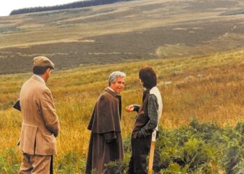 Fotot e Departamentit të Drejtësisë së SHBA-së zbulojnë lidhjet mes Princit Andrew, Jeffrey Epstein dhe Ghislaine Maxwell.