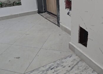 Frikë në blloqet e rindërtuara: Gjashtë vite pas tërmetit, banorët e Durrësit shprehin shqetësime për standardin e punimeve.