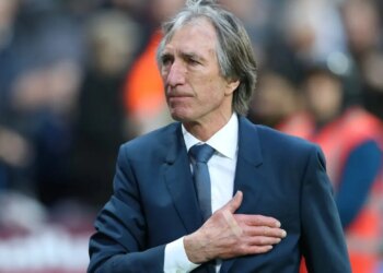 Futbolli anglez në zi, legjenda e West Ham ndërron jetë në moshën 79-vjeçare