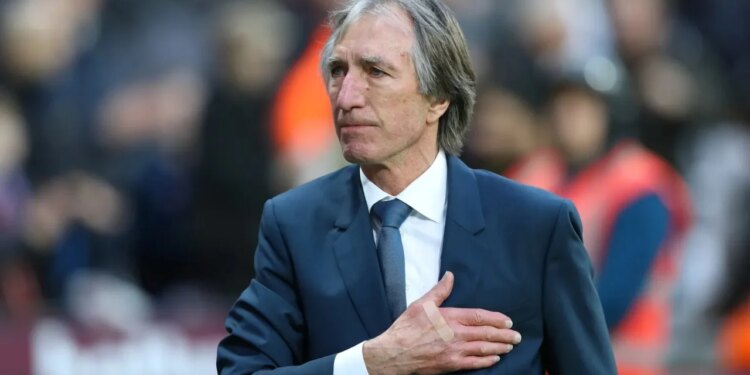 Futbolli anglez në zi, legjenda e West Ham ndërron jetë në moshën 79-vjeçare