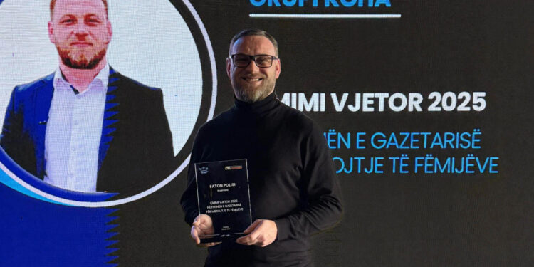 Gazetari i KOHËS, Faton Polisi, nderohet me çmimin e KOMF-it për angazhimin në mbrojtjen e fëmijëve