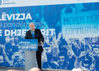 "Generata Z, shpresa e vetme për Shqipërinë" / Berisha: Ata kanë shkruar historinë e lirisë në botë dhe do të realizojnë sërish misionin e ’90 këtu.