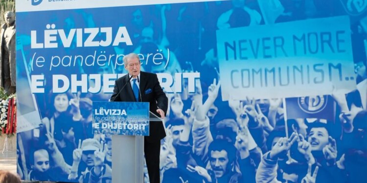 "Generata Z, shpresa e vetme për Shqipërinë" / Berisha: Ata kanë shkruar historinë e lirisë në botë dhe do të realizojnë sërish misionin e ’90 këtu.
