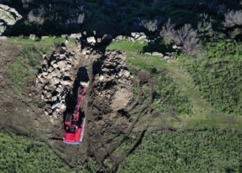 Gërmimet në Parkun Arkeologjik të Finiqit për kërkimin e floririt? Denoncimet e turistëve zbulojnë të vërtetën.