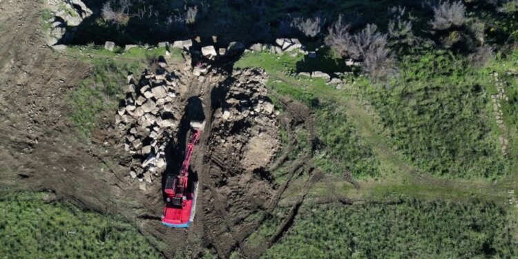 Gërmimet në Parkun Arkeologjik të Finiqit për kërkimin e floririt? Denoncimet e turistëve zbulojnë të vërtetën.