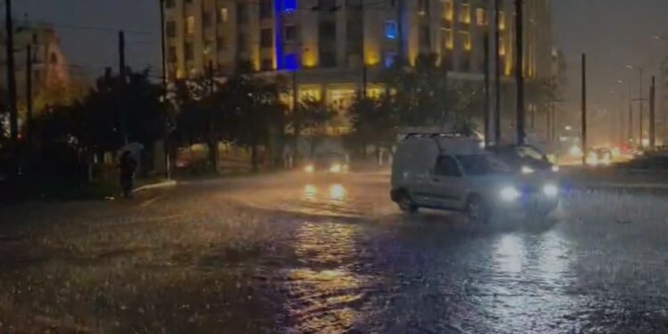 Greqia përfshihet nga stuhia ‘Vyron’, përmbytje në Zakynthos dhe Athinë