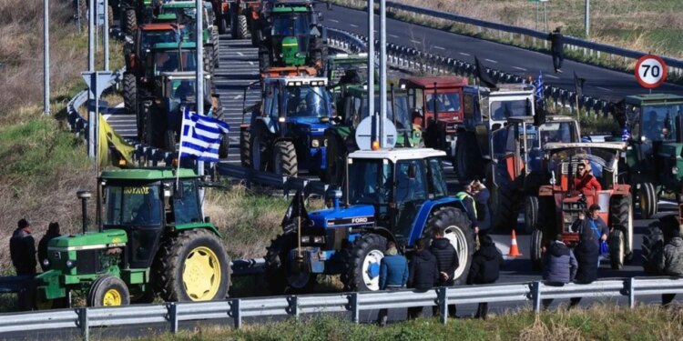 Greve fermerësh grekë, policia kufitare paralajmëron bllokimin e rrugës Kakavijë-Janinë për 3 orë.