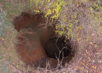 Gropa karstike krijohen në Belsh/ Banorët të shqetësuar për rreziqet, pranë spitalit të qytetit