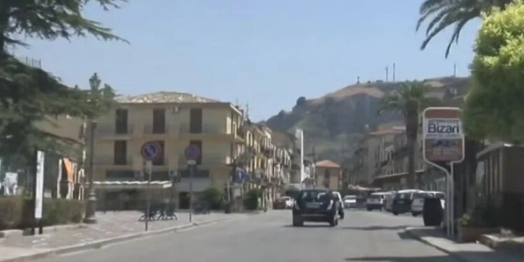 Gruaja vret vajzën e saj me aftësi të kufizuara dhe më pas kryen vetëvrasje