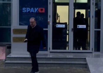Hetimet për ish-drejtorin e Burgjeve, Agim Ismaili, mbyllen; ai del nga SPAK me avokatin e tij.