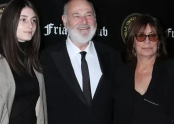 Hollywoodi Regjisori dhe Partnerja e Tij, të Vrarë nga Djali në Shtëpinë e Tyre Luksoze, Reagon Vajza e Rob Reiner!