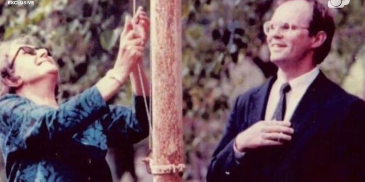 Ish-ambasadori amerikan Hill: Shqipëria kishte shumë trauma nga diktatura staliniste në demokraci, siç më tha një i moshuar…