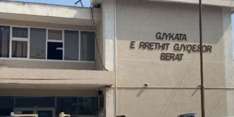 Ish-kreu i SHISH dhe djali i tij dënohen për nxjerrje sekretesh shtetërore, armëmbajtje pa leje dhe organizim lojërash të fatit.