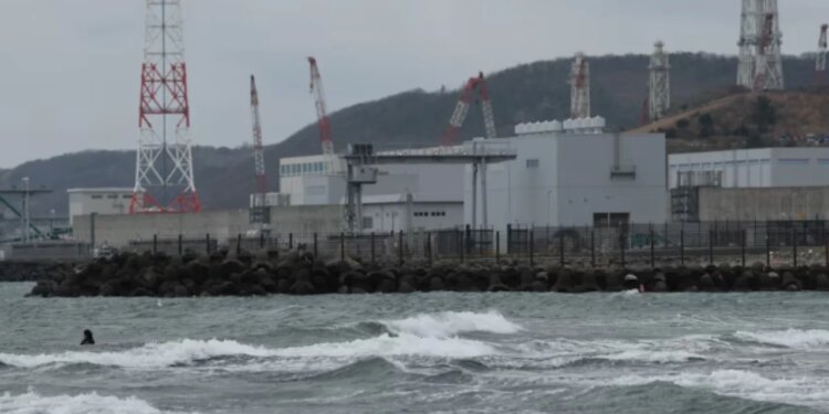 Japoni po përgatitet të rinisë centralin bërthamor më të madh në botë, 15 vjet pas tragjedisë së Fukushimës.