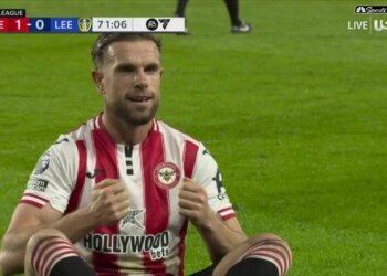 Jordan Henderson shënoi pas katër vitesh në Premier League dhe ia kushtoi golin të ndjerit Diogo Jota.