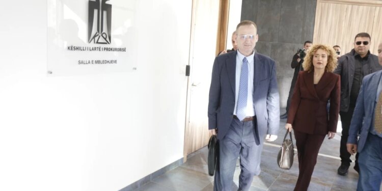 Kandidatët e rinj për drejtuesin e SPAK: Doloreza Musabelliu dhe Elvin Gokaj shpallin ambicien e tyre në KLP pas Adnand Xholit.