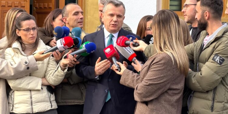 Kaosi dhe tensionet në Kuvend, Balla shpreh ironinë ndaj PD: Kur protestat janë të boshatisura, shkaktojnë trazira në Kuvend.