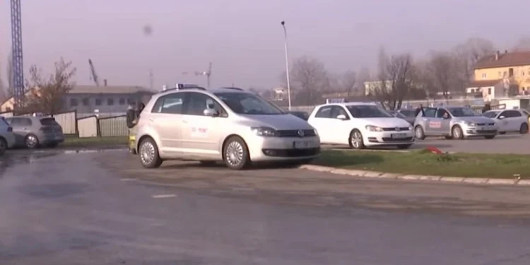 Karta e shoferit: Pritje deri në tre muaj për testin e drejtimit