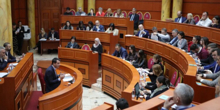 Këshilli Bashkiak i Tiranës i kërkon SPAK-ut të lejojë kryetarin Veliaj të marrë pjesë personalisht në mbledhjen për buxhetin e vitit 2026.